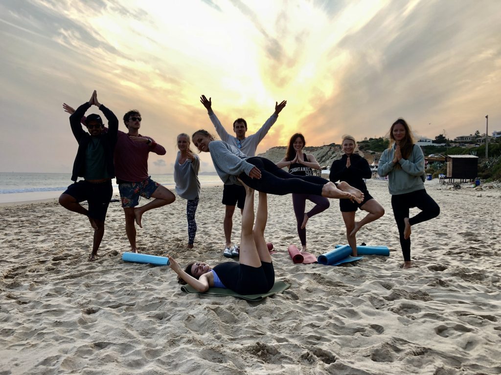 Beach yoga el Sol lifestyle