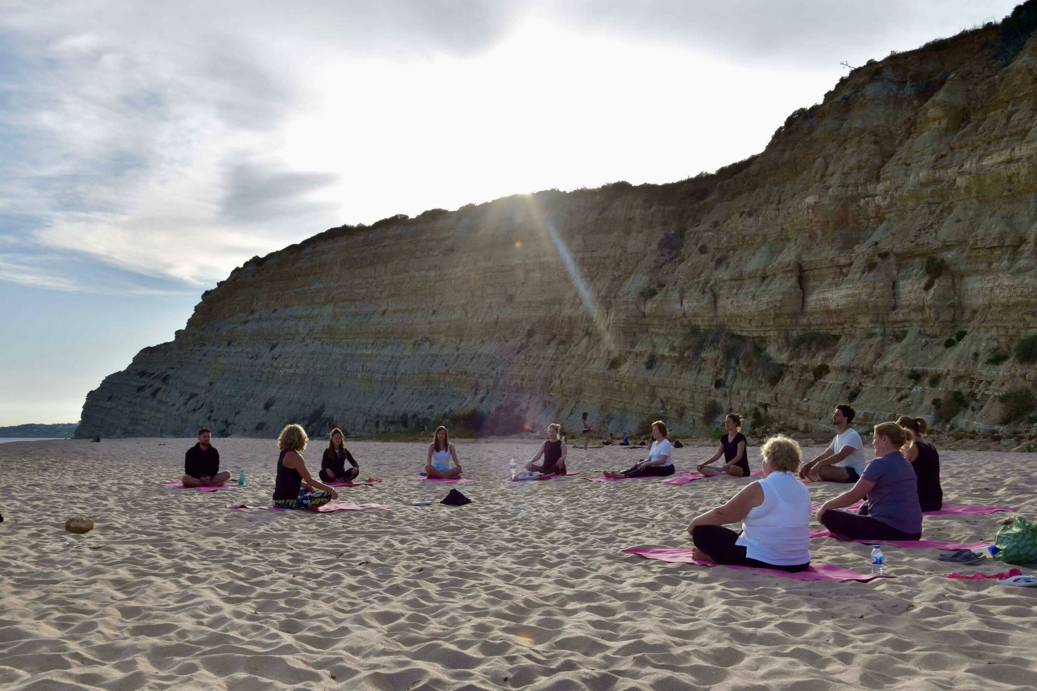 Read more about the article 5 Reasons to join our Beach Yoga classes in the Algarve