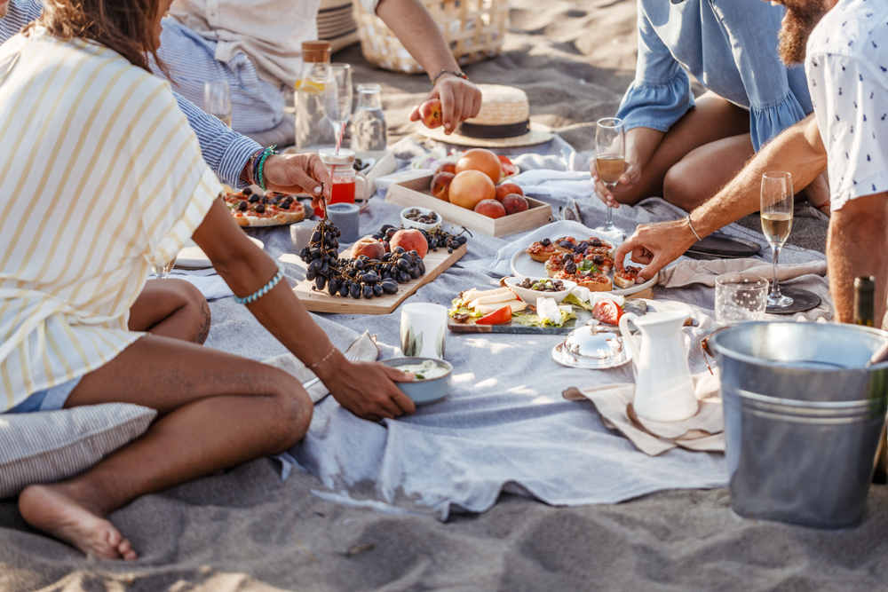 Read more about the article Rejuvenate and Recharge at Porto de Mós Beach: Beach Yoga Brunch in Lagos